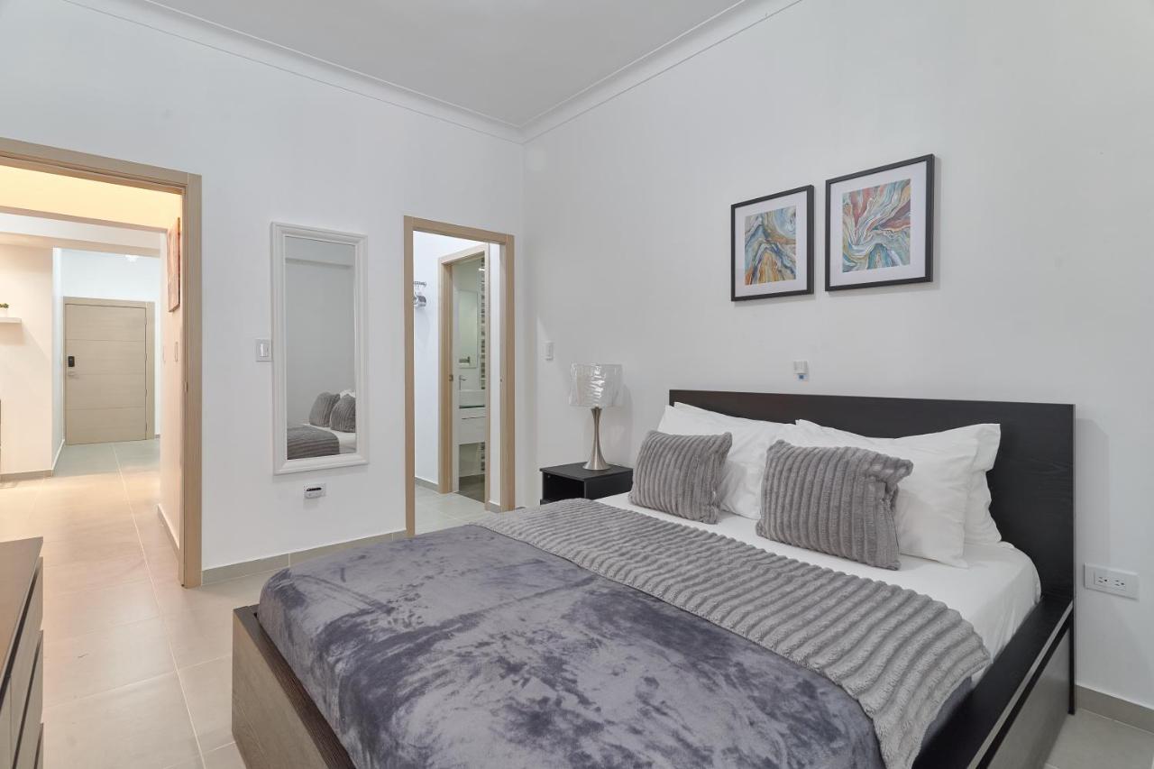Dom. Rep. Exclusive 2 bed Apt. Evaristo Morales Santo Domingo Exterior foto